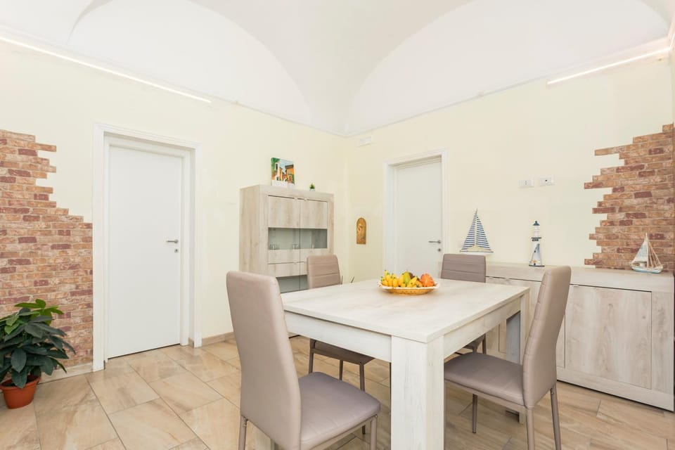 Property building, Kitchen or kitchenette, Living room