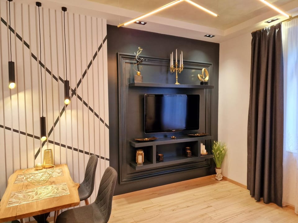 Communal lounge/ TV room, TV and multimedia, Living room, Seating area