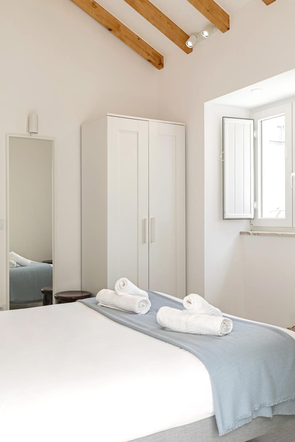 Bed, Photo of the whole room, Bedroom, towels, wardrobe