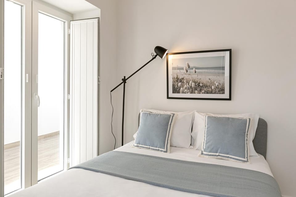 Bed, Balcony/Terrace, Decorative detail, Bedroom