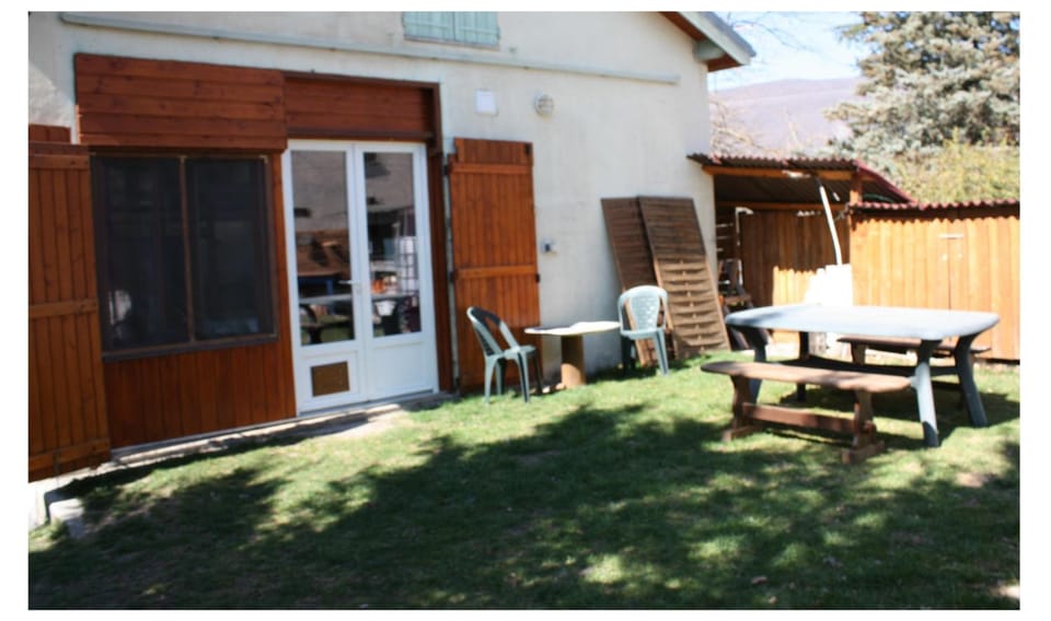 Facade/entrance, Garden