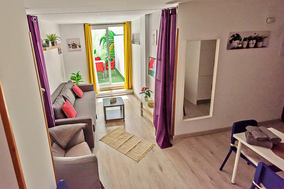 TV and multimedia, Balcony/Terrace, Living room, Seating area, Dining area