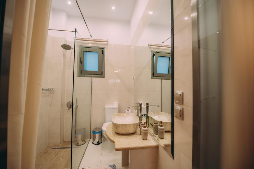 Shower, Toilet, Bathroom, towels