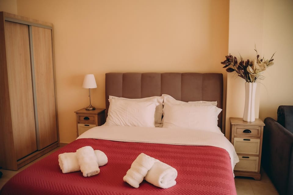 Bed, Photo of the whole room, Bedroom, towels, wardrobe
