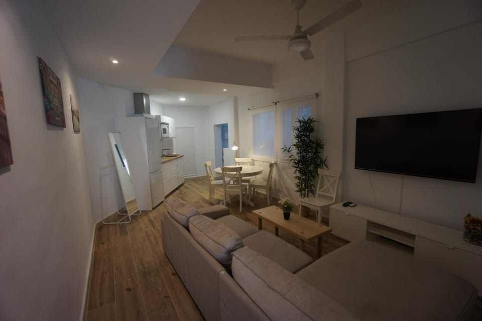 Communal lounge/ TV room, TV and multimedia, Living room, Photo of the whole room, Seating area