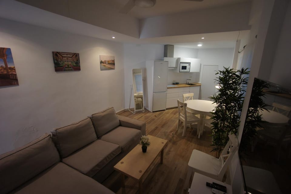 TV and multimedia, Living room, Photo of the whole room, Seating area, Dining area