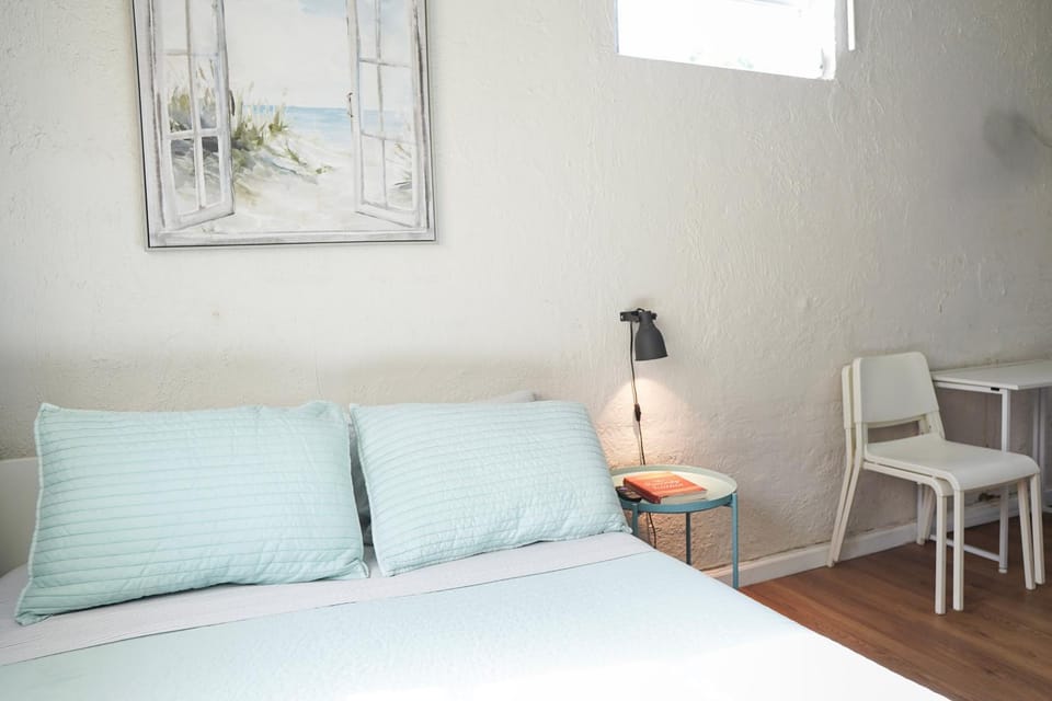 Tropical Cottage in Prime Airport Area Apartment in Miami