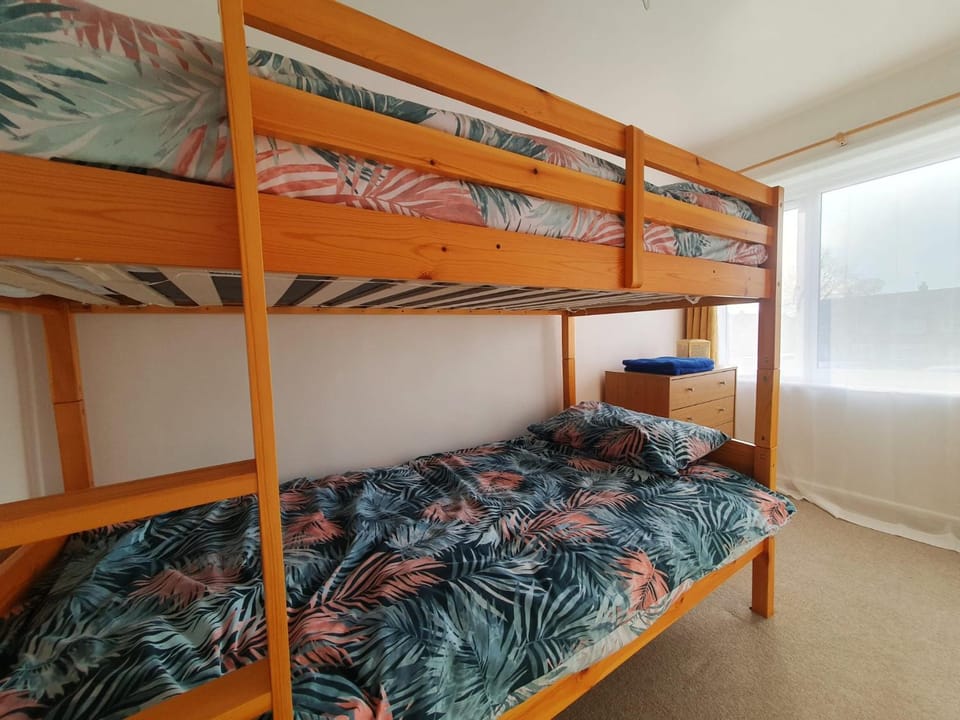 Bedroom, bunk bed