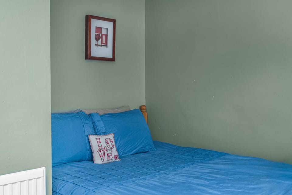 Owl Haven: Comfortable central 3 bedroom house, with an enclosed garden. Apartment in Cherwell District