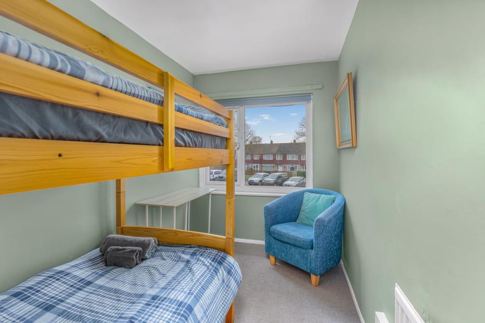 Owl Haven: Comfortable central 3 bedroom house, with an enclosed garden. Apartment in Cherwell District