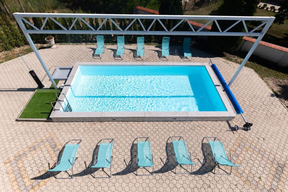Swimming pool, Swimming pool
