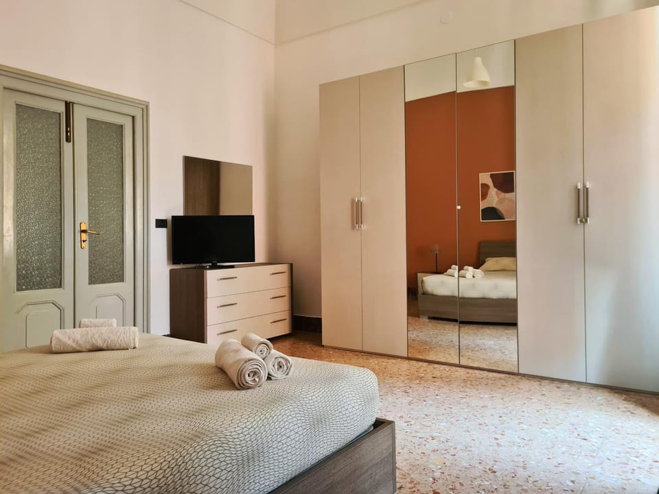 Bed, TV and multimedia, Bedroom, towels, wardrobe