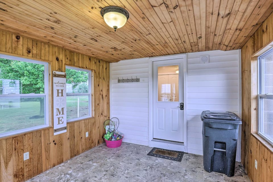 Cozy Seneca Falls Home Close to Cayuga Wine Trail! House in Fayette