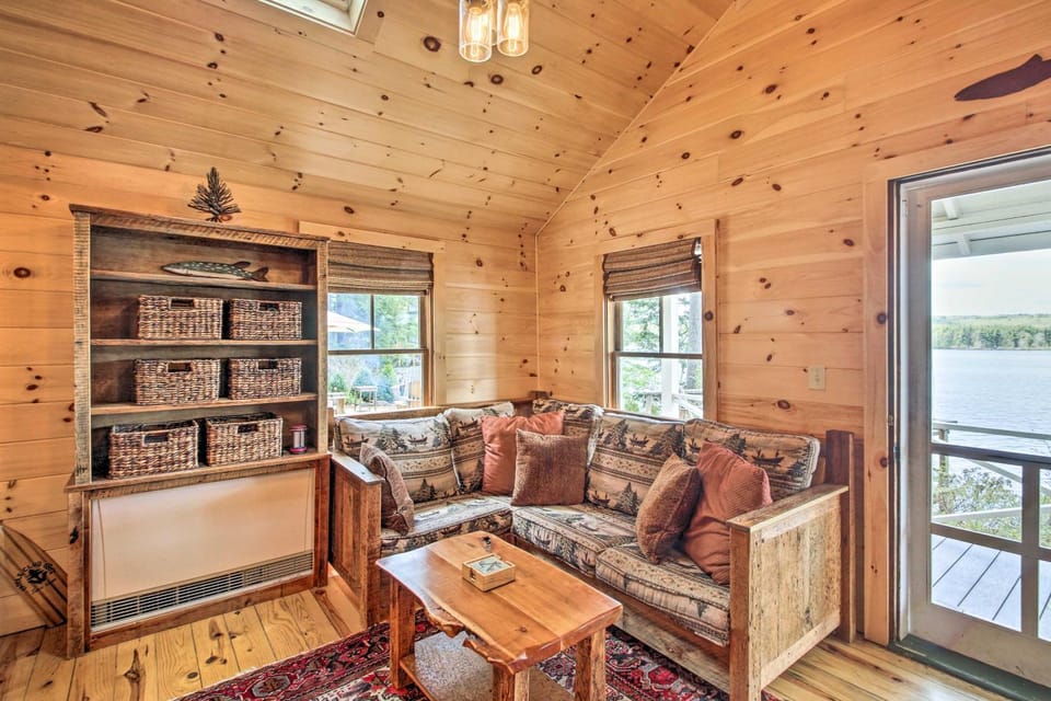 Lakefront Cottage: Boat Dock, Patio & Kayaks! House in Otisfield