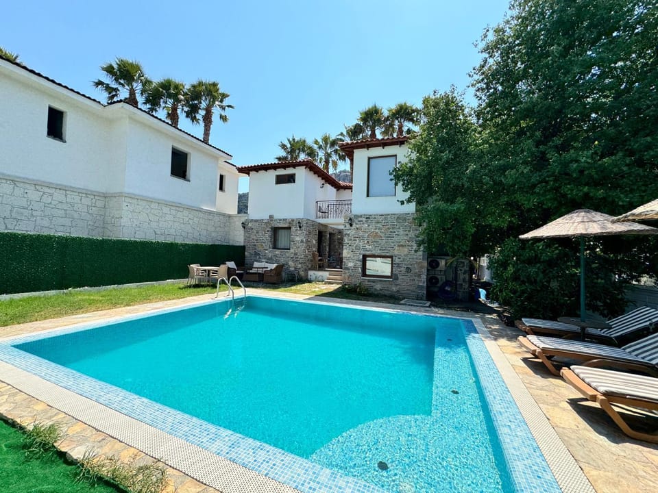 Villa Merry - 3BR Ensuite Villa - 50m to River Villa in Dalyan