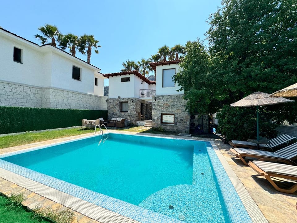 Villa Merry - 3BR Ensuite Villa - 50m to River Villa in Dalyan