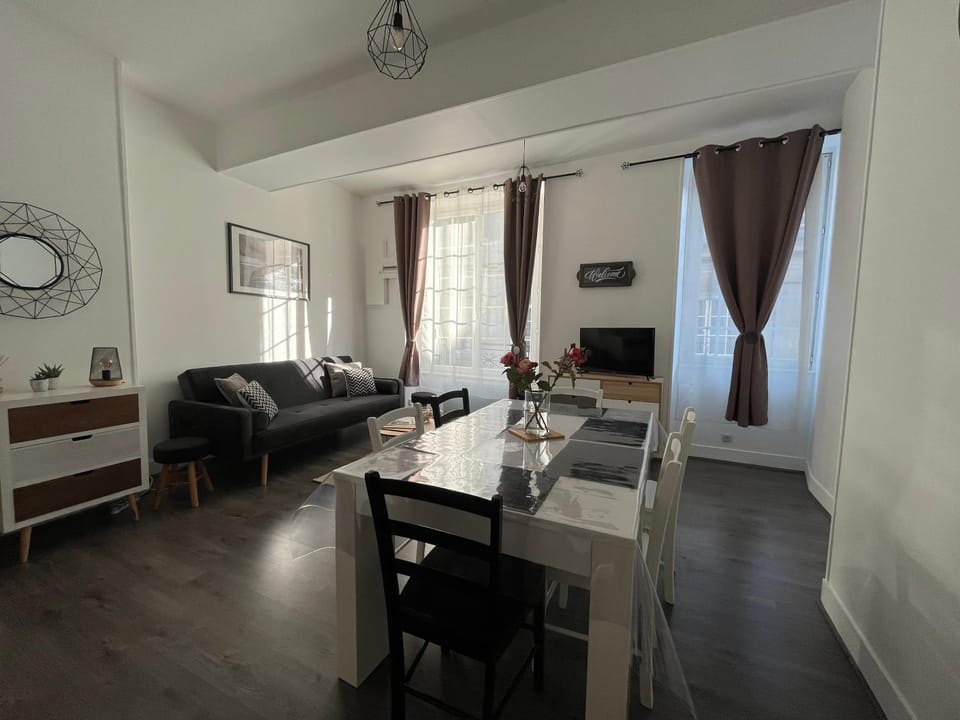 Living room, Seating area, Dining area