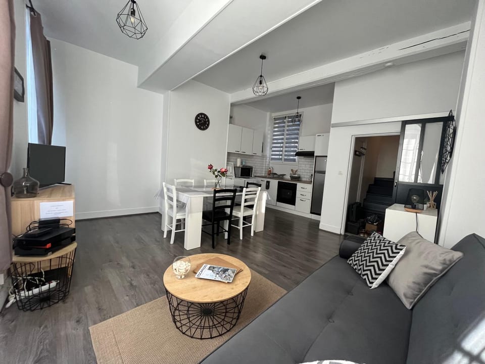 Seating area, Dining area