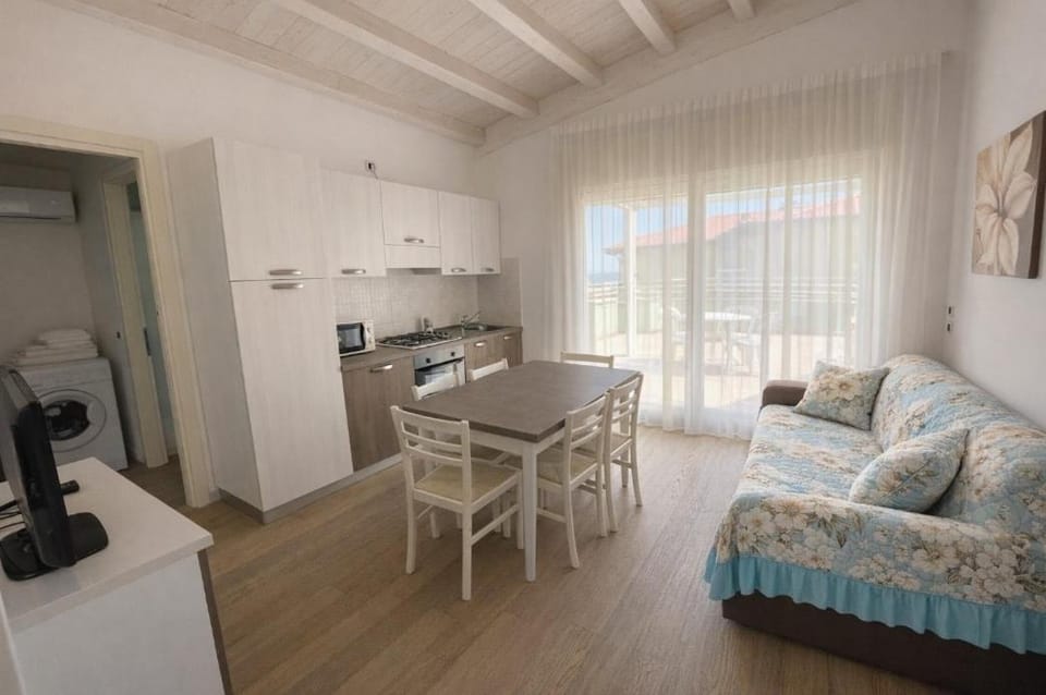 Kitchen or kitchenette, Lunch