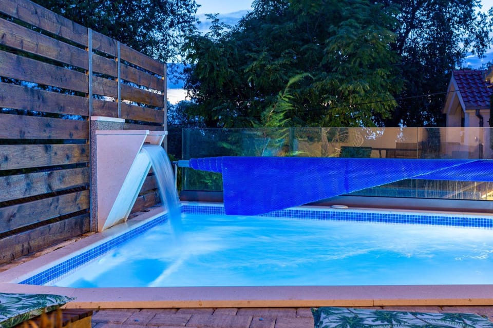 Pool view, Swimming pool