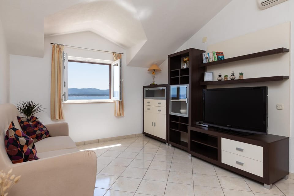 Apartments Paloc - Orange Apartment in Bol