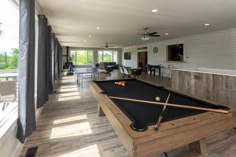 80 Acres, Pool, Game room with Ping Pong & Billiards! House in Ohio