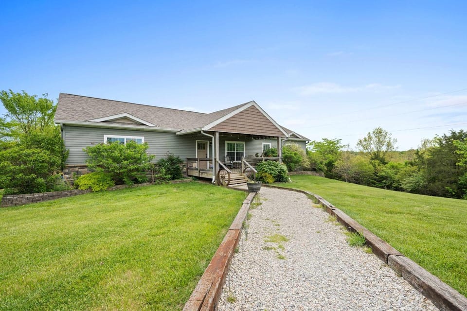 80 Acres, Pool, Game room with Ping Pong & Billiards! House in Ohio