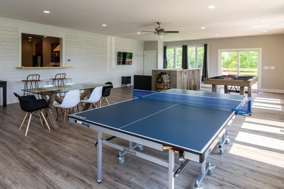 80 Acres, Pool, Game room with Ping Pong & Billiards! House in Ohio