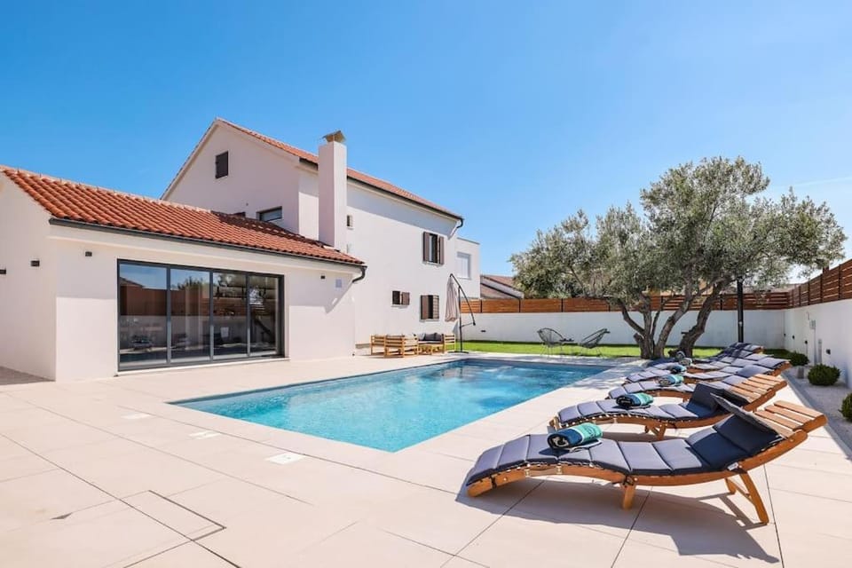 Patio, Day, Garden, Pool view, Swimming pool, sunbed