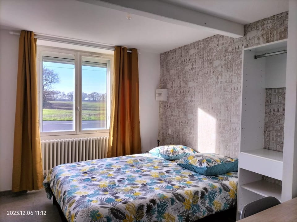 Bed, Photo of the whole room, Bedroom, internet
