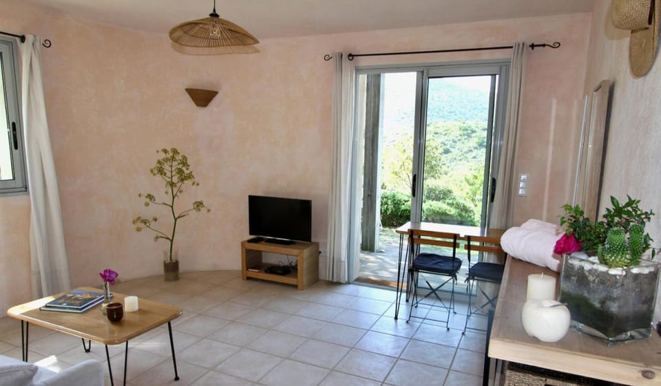 studio, vue sur mer avec piscine Apartment in Saint-Florent