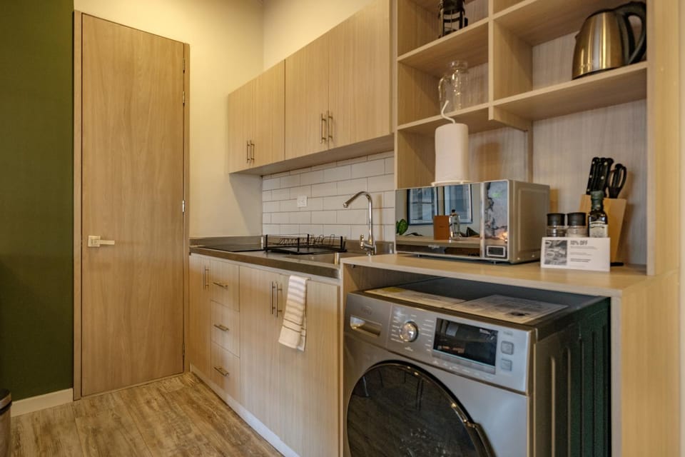 Kitchen or kitchenette, washing machine