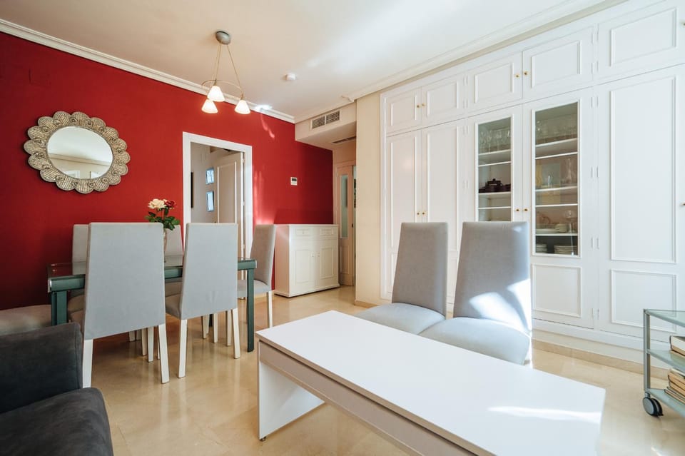 APARTAMENTO EN CASA PALACIO CON PISCINA 15 MAYO a 15 OCTUBRE Apartment in Seville