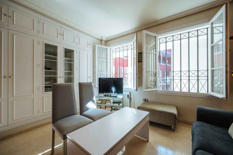 APARTAMENTO EN CASA PALACIO CON PISCINA 15 MAYO a 15 OCTUBRE Apartment in Seville