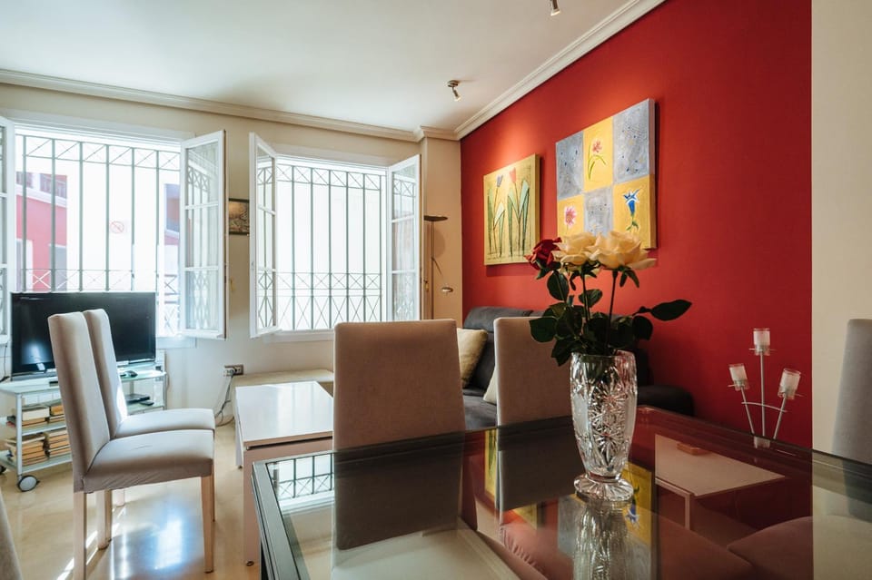 APARTAMENTO EN CASA PALACIO CON PISCINA 15 MAYO a 15 OCTUBRE Apartment in Seville