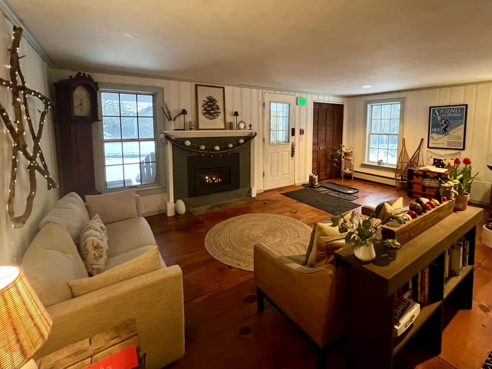 Communal lounge/ TV room