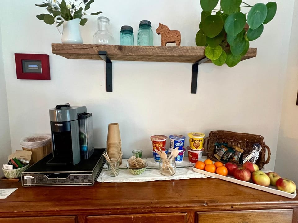 Coffee/tea facilities, Breakfast