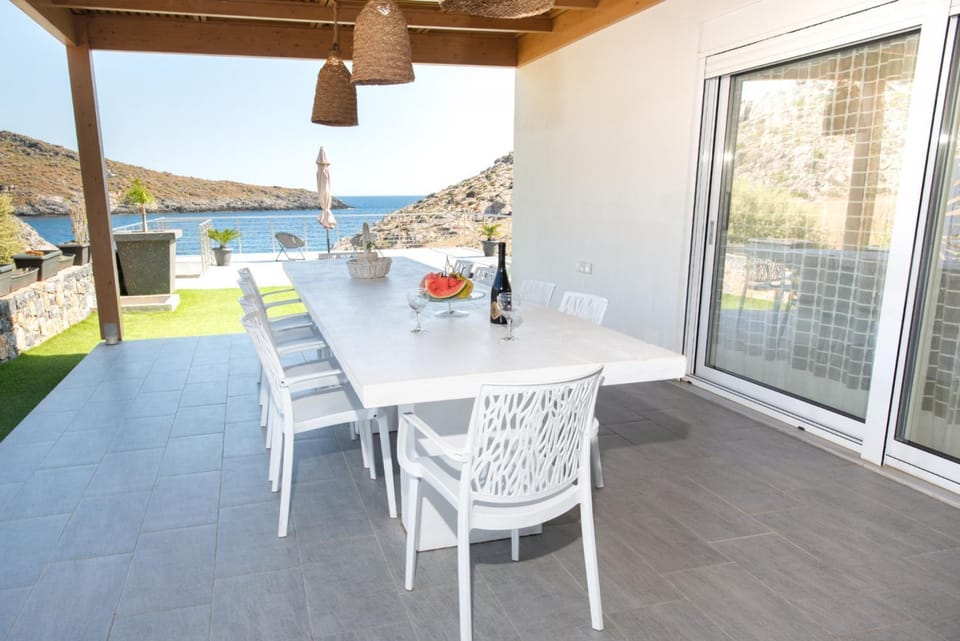 Patio, Bed, Night, Garden, Beach, Bedroom, Meeting/conference room, Guests