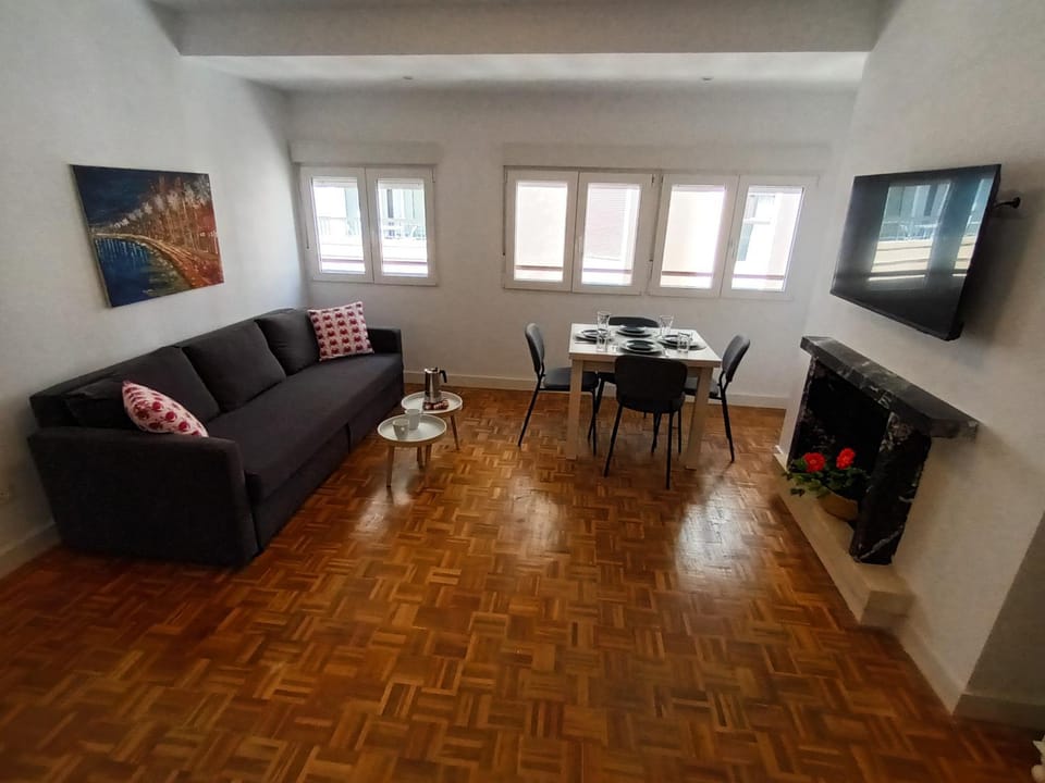 TV and multimedia, Living room, Dining area