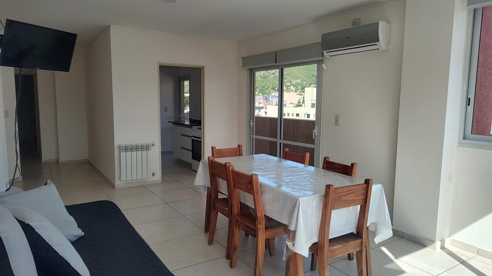 TV and multimedia, Living room, Seating area, Dining area, air conditioner