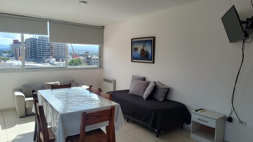 Communal lounge/ TV room, TV and multimedia, Seating area, Dining area