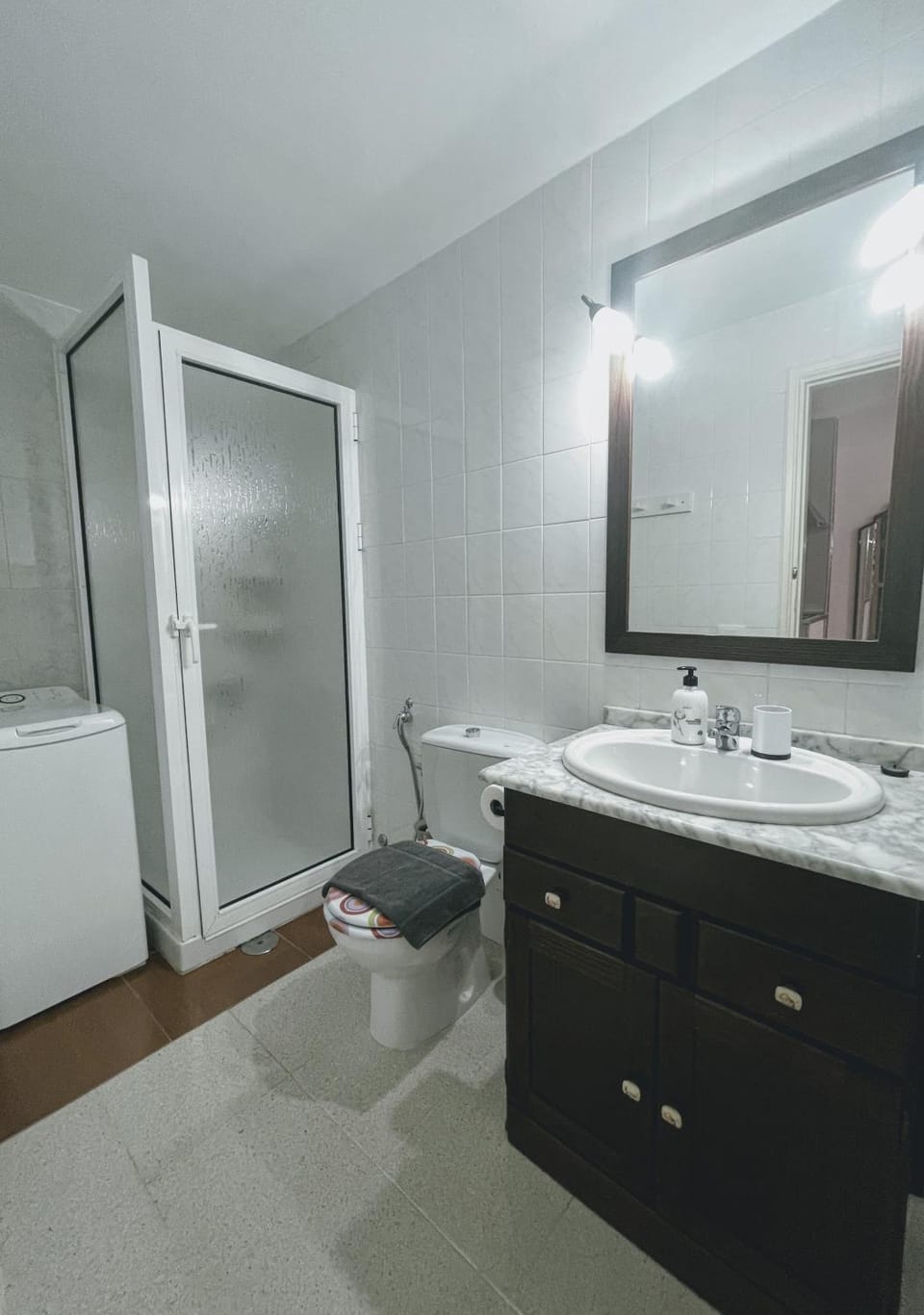 Shower, Toilet, Bathroom, heating, towels
