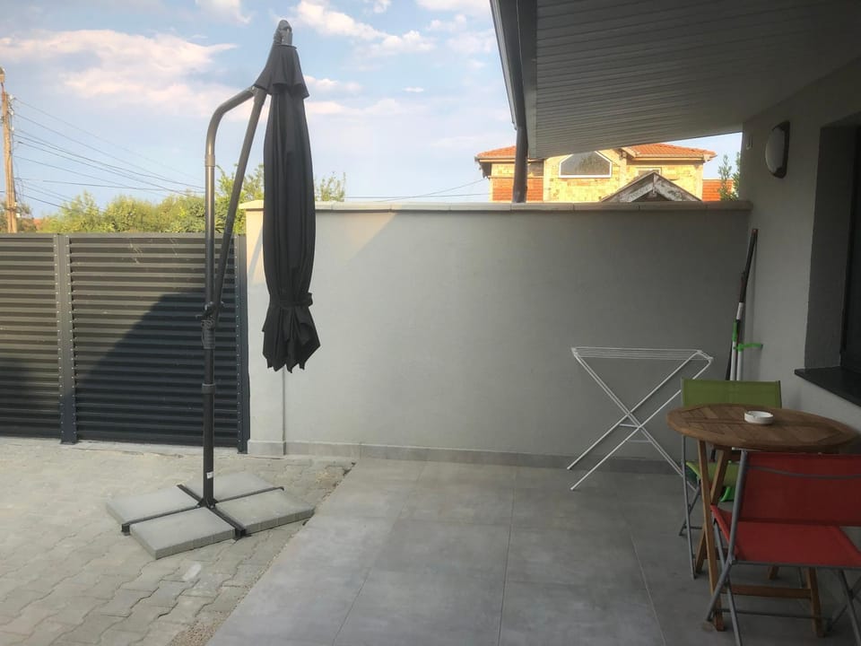 Patio, Day, View (from property/room), Balcony/Terrace, Seating area, Inner courtyard view