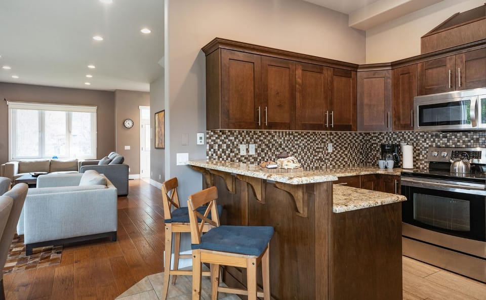 Aspen Lodge by Revelstoke Vacations House in Revelstoke