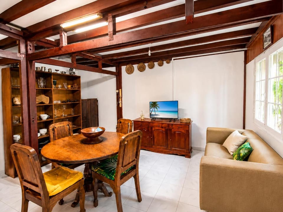 Chaleureuse maison créole à 3 min de la plage House in Grande-Terre, Guadeloupe