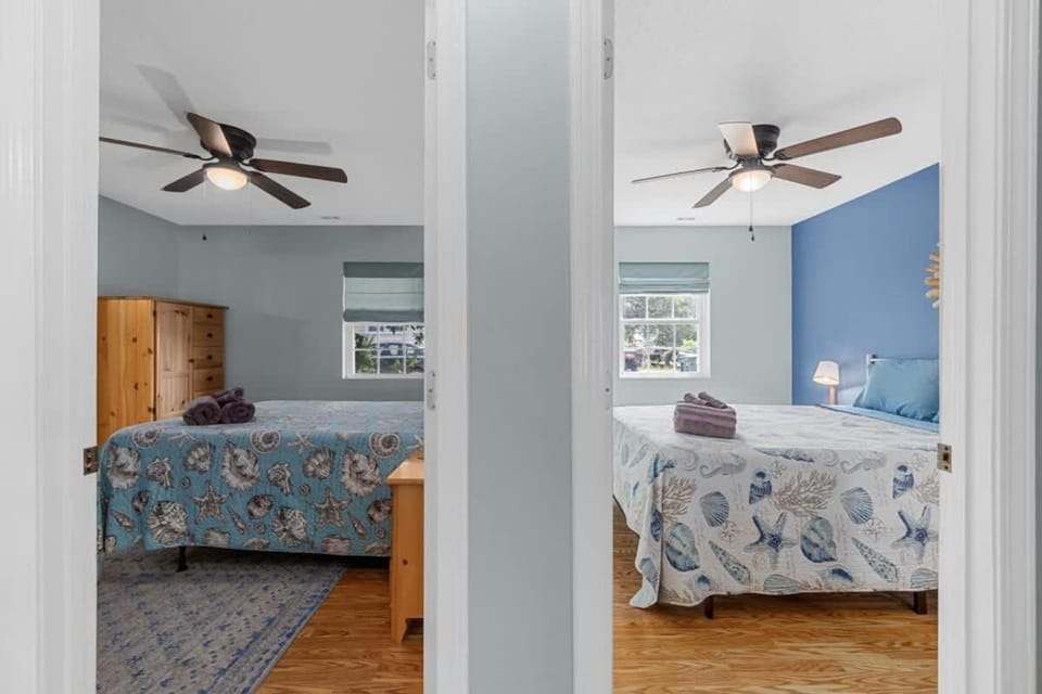 *COMFY N. MYRTLE HOUSE*3 NEW Queens*Steps to the Beach*V384 House in North Myrtle Beach