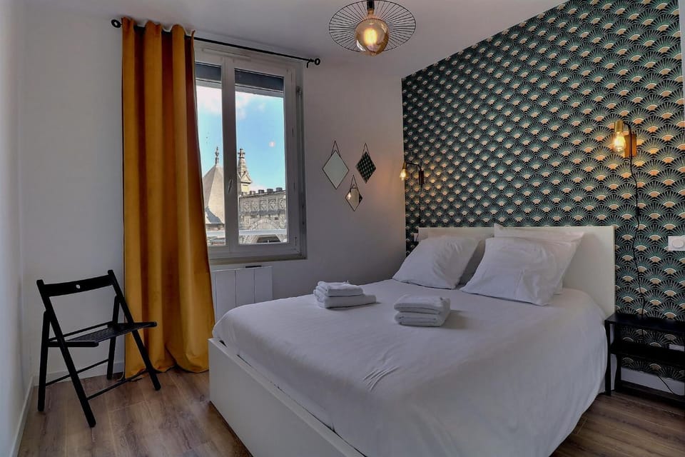 Bed, Photo of the whole room, Bedroom