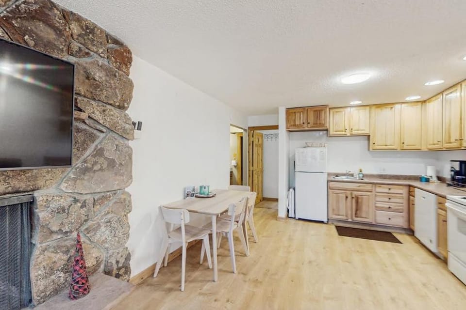 Hi Country 816 Apartment in Fraser