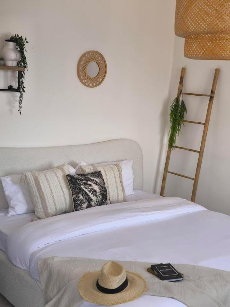 Casa Marzy- Charming Tropea Studio with Pool, Sea & Volcano Views Apartment in Calabria