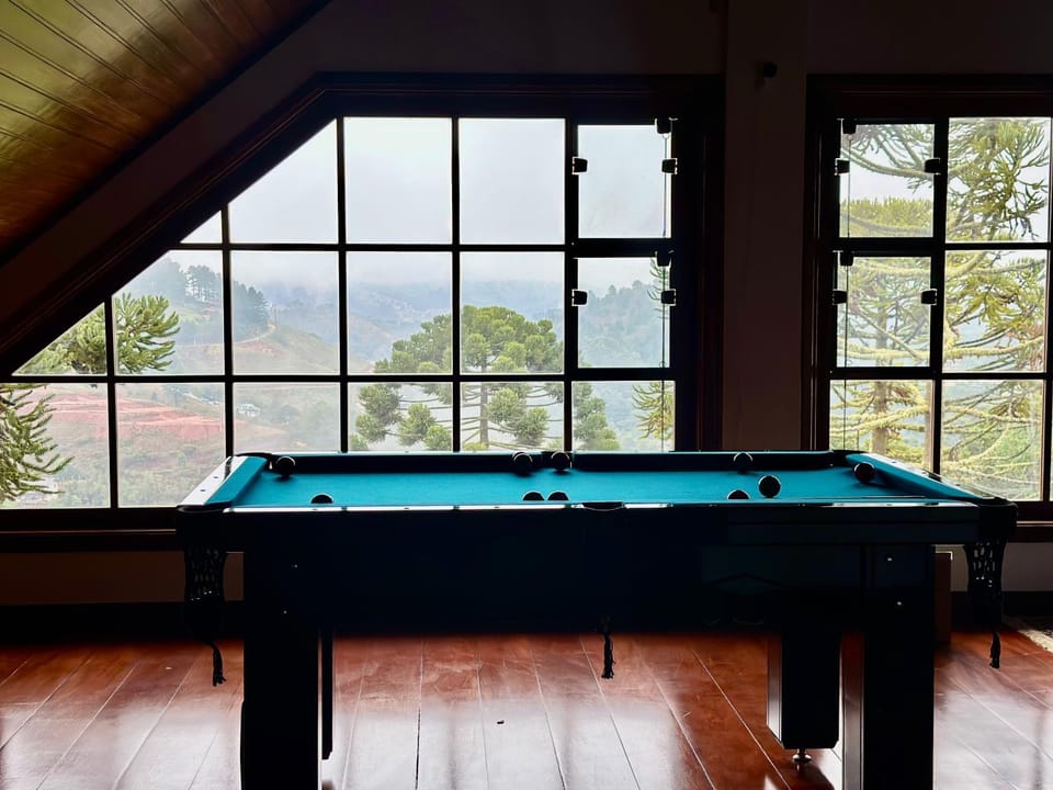 Billiard, Game Room
